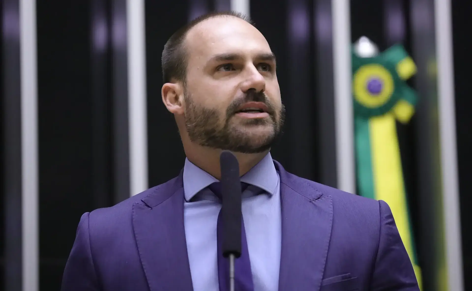 Eduardo Bolsonaro fala no plenário da Câmara dos Deputados após o Conselho de Ética arquivar a ação movida contra ele