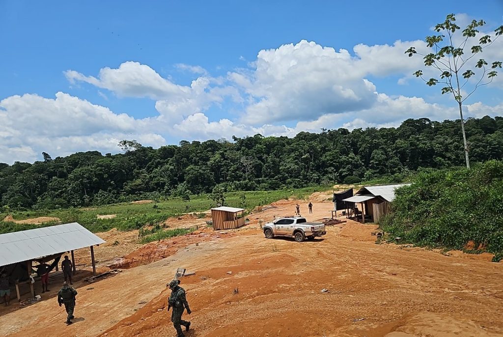 Fiscalização do Ipaam identifica garimpo ilegal em Maués durante operação ambiental no interior do Amazonas.