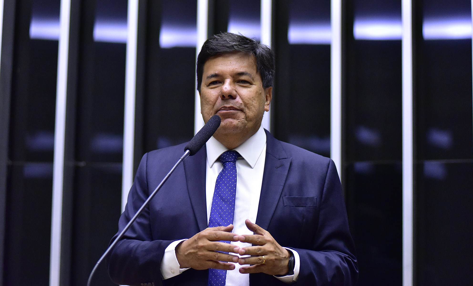 Parlamentar discursa no plenário da Câmara dos Deputados sobre a proposta de emenda constitucional que prevê prisão após condenação em segunda instância.