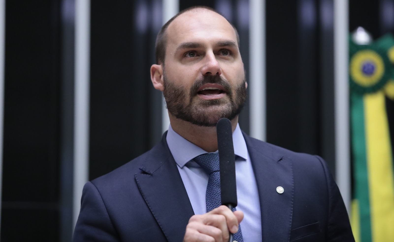 Eduardo Bolsonaro fala no plenário da Câmara dos Deputados durante sessão em Brasília